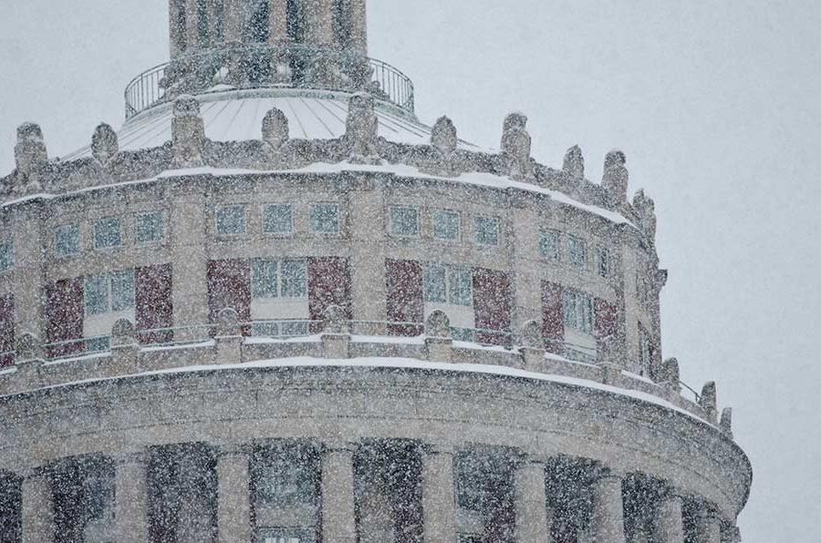 罗彻斯特大学拉什·里斯图书馆前的大雪